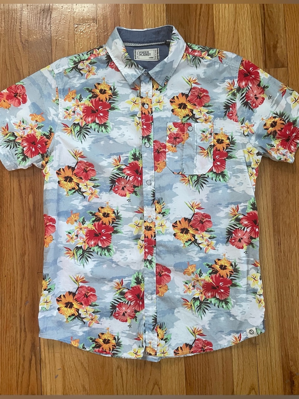 Free Planet Tropical Hawaiian Floral Hibiscus Button-Up Shirt Men’s L Summer Fun